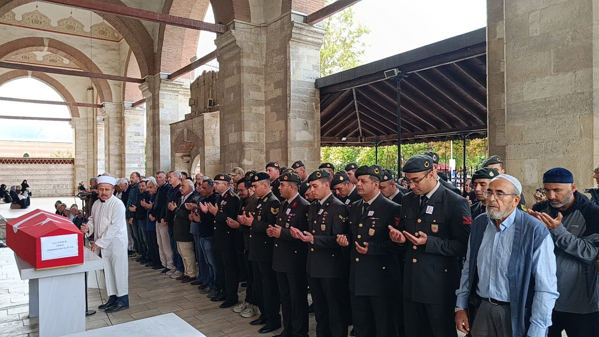 Edirne'de Kıbrıs Gazisi Özbek, askeri törenle uğurlandı