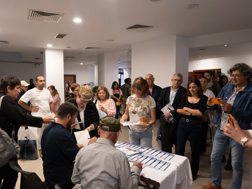 Yaren Leylek ve Adem Amca'nın dostluğu İzmir'de büyük ilgi gördü