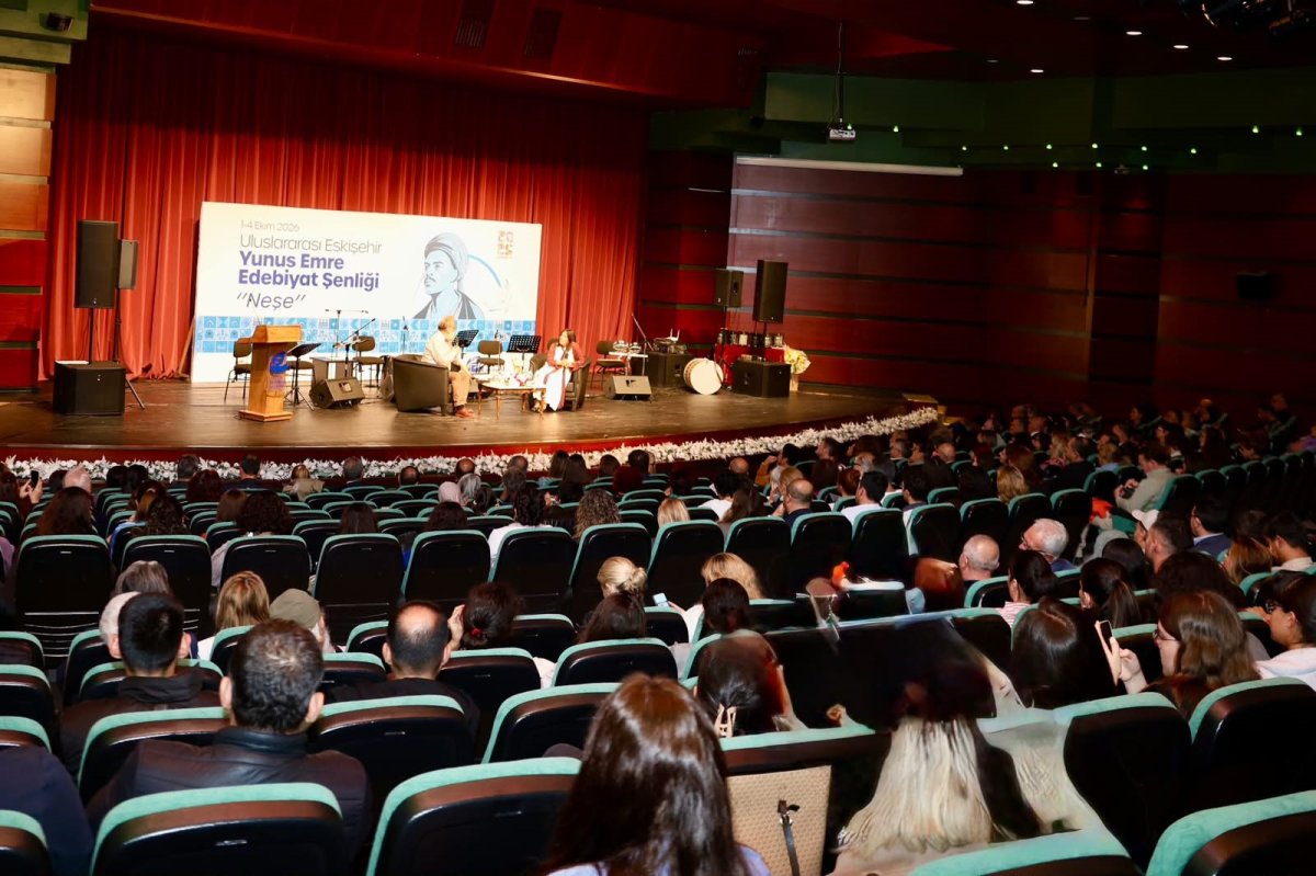 Uluslararası Eskişehir Yunus Emre Edebiyat Şenliği muhteşem bir açılışla başladı