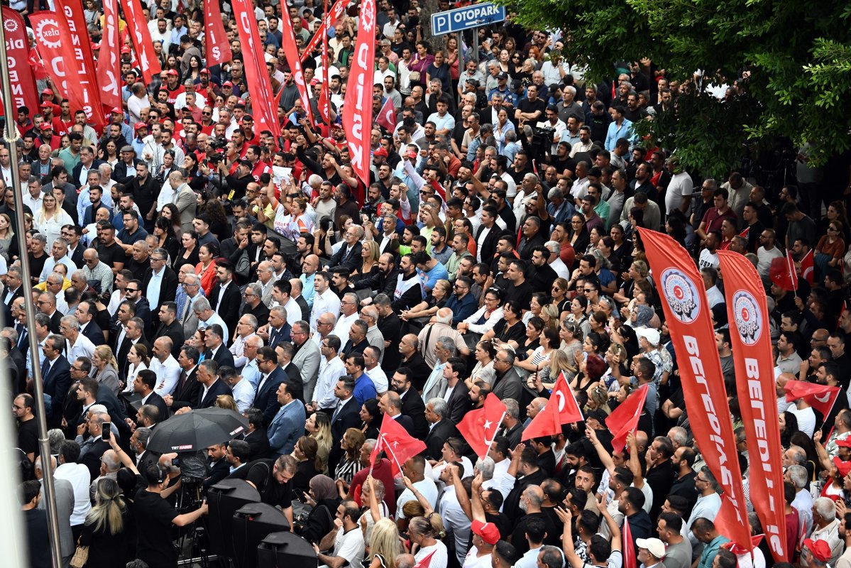 Kılıçdaroğlu gözaltına alınan başkanlara destek için Mersin'e ziyarette bulundu
