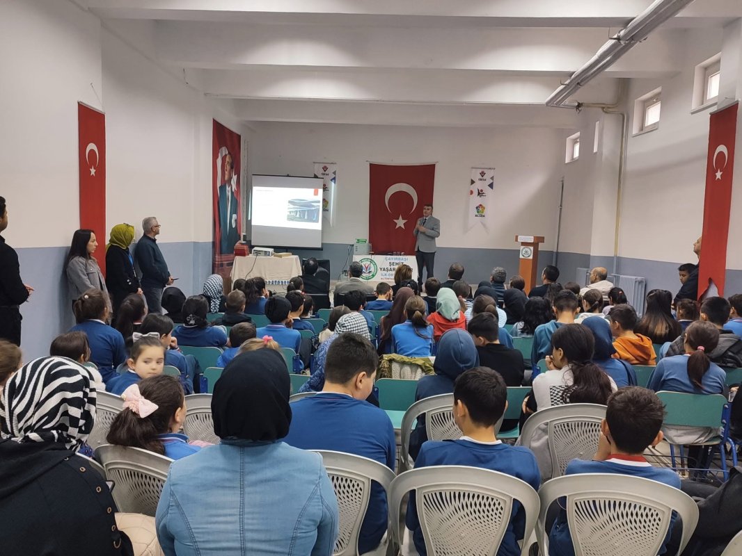 Altıntaş’ta "Köyde Bilim" projesi sürdürülebilir tarım söyleşisiyle tamamlandı