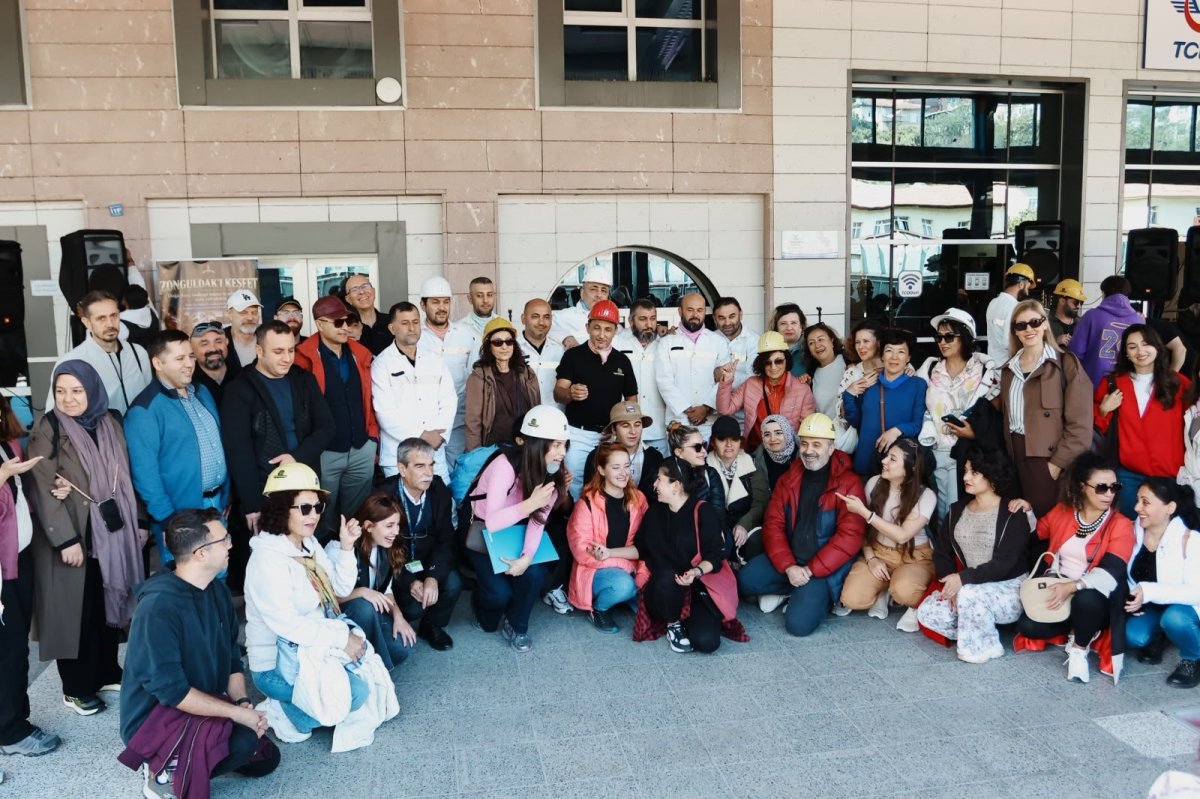 Turistik Karaelmas Ekspresi yolcularını Madenci Korosu coşkuyla karşıladı