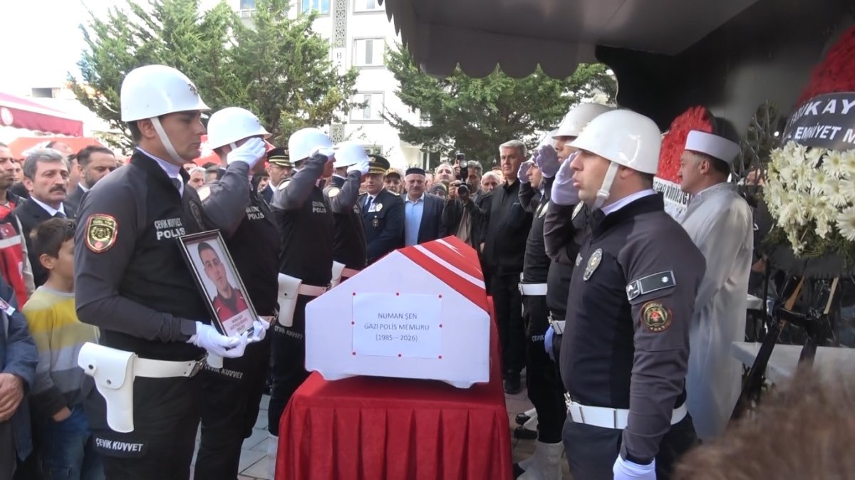 Tekne kazasında ölen polis memuru Numan Şen, son yolculuğuna uğurlandı