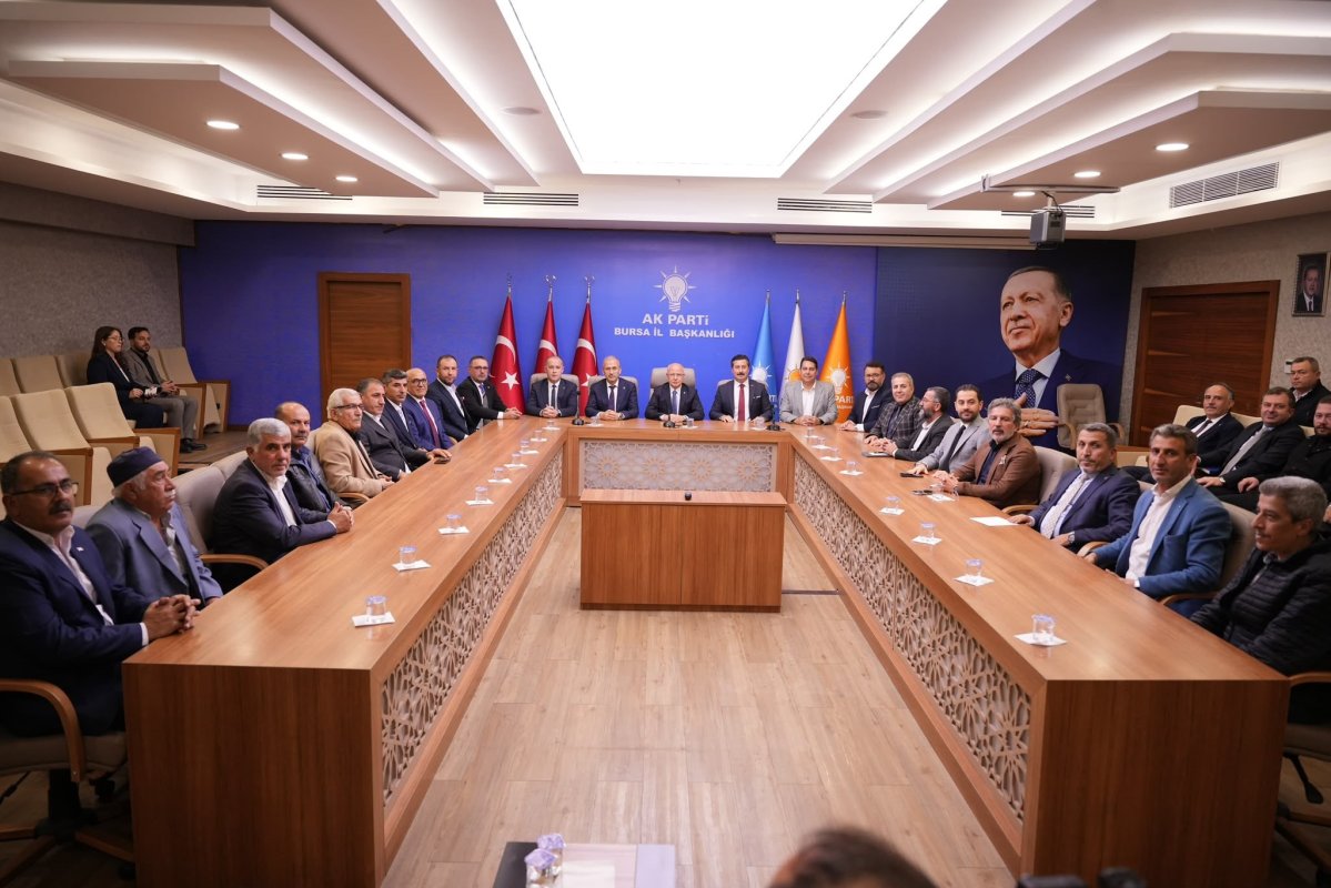 Yenişehir'de iki meclis üyesi daha Ak Parti saflarına katıldı