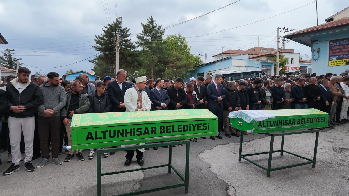 Niğde'de kazada hayatını kaybeden kardeşler toprağa verildi