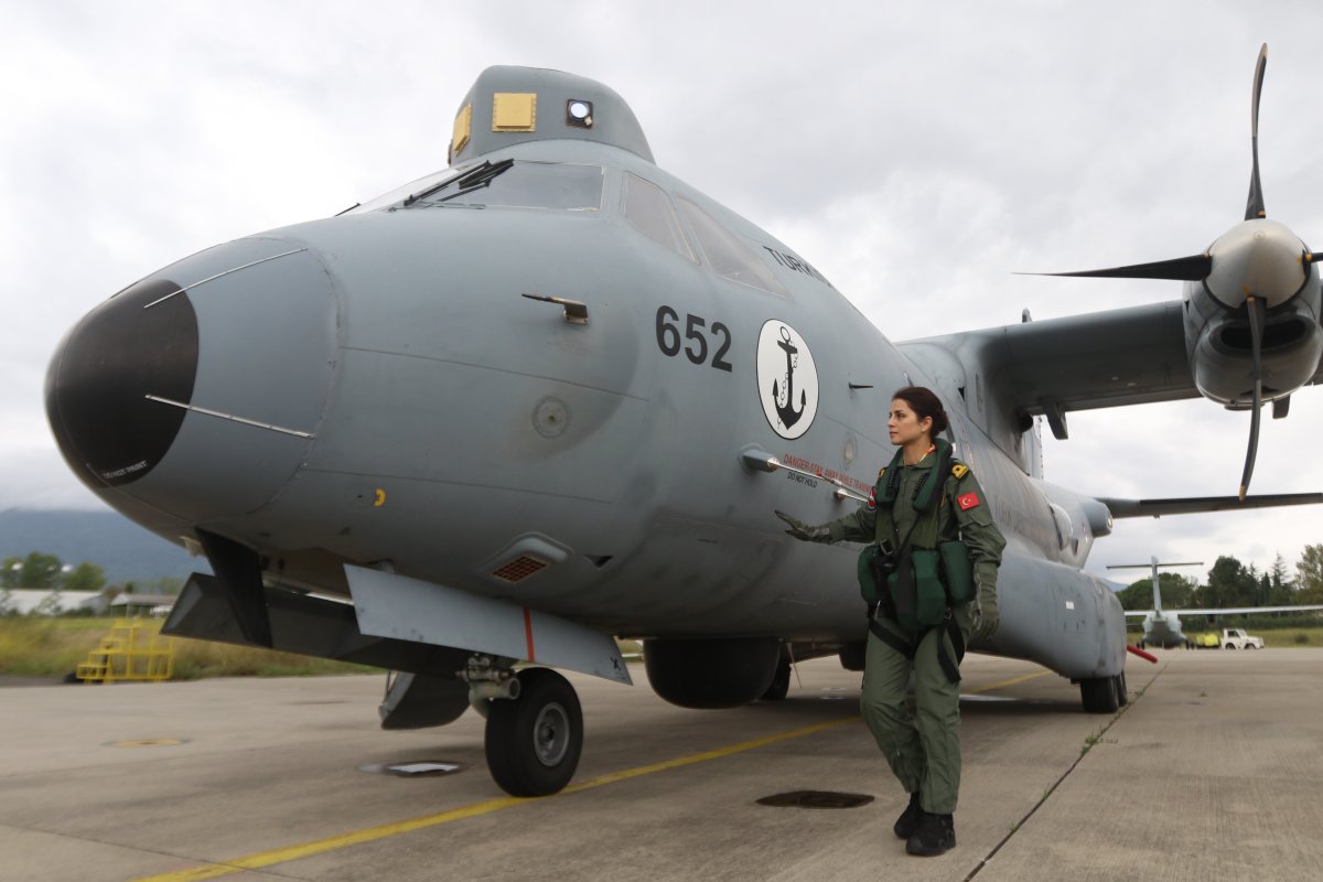Gökyüzünde bir ilk: Türk Deniz Kuvvetleri'nin ilk kadın uçak pilotu