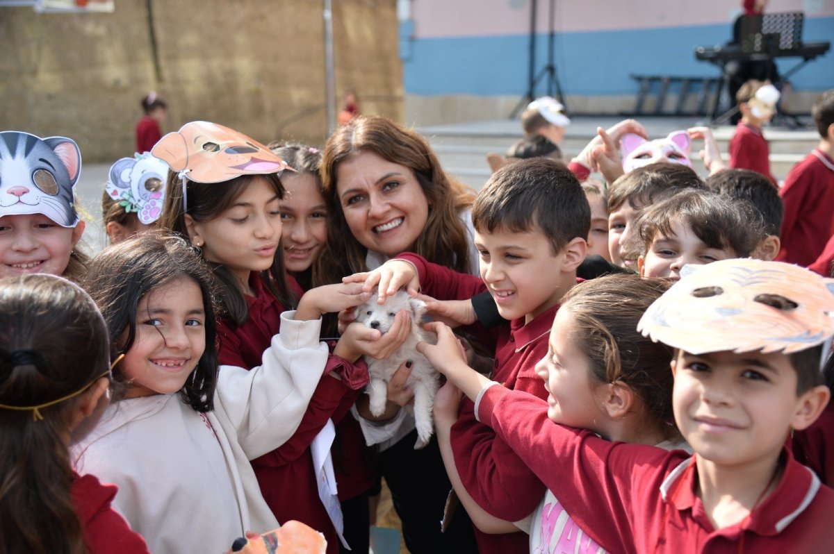 Miniklere hayvan sevgisini aşıladılar