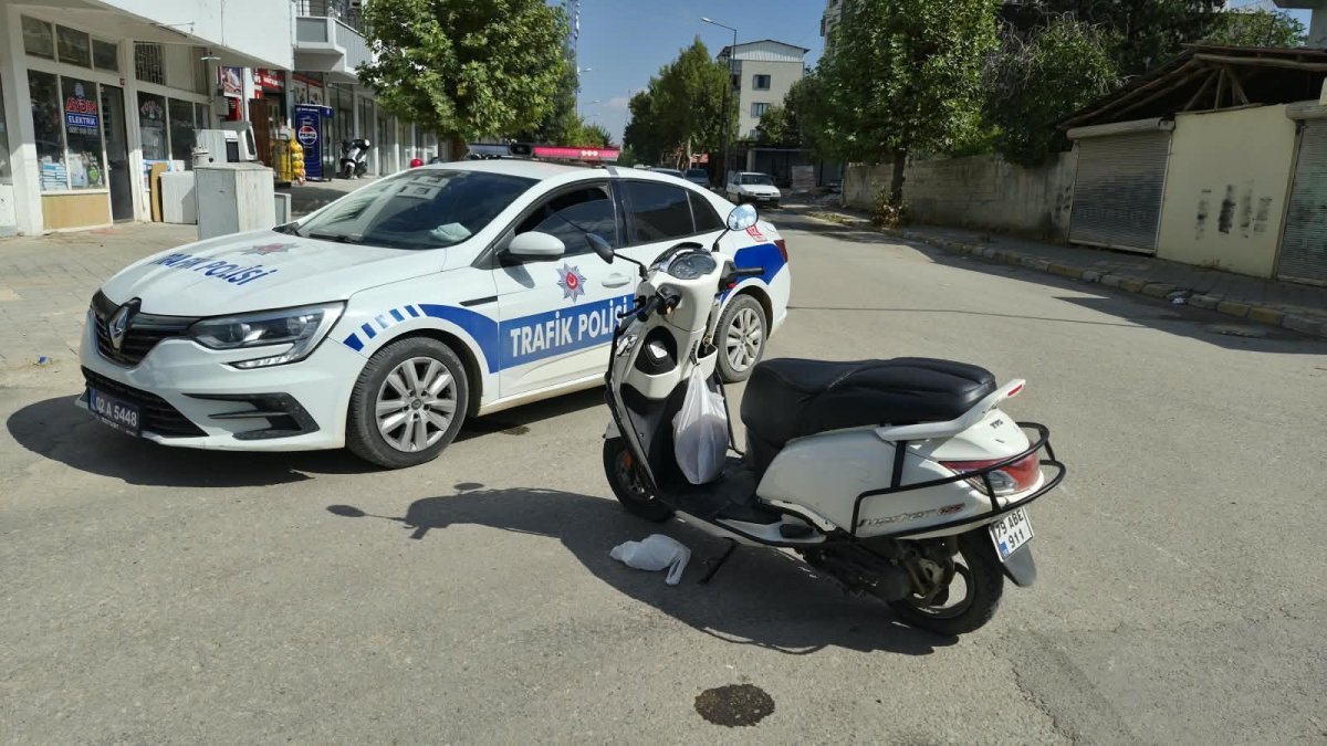 Adıyaman’da kamyonet ile motosiklet çarpıştı: 2 yaralı