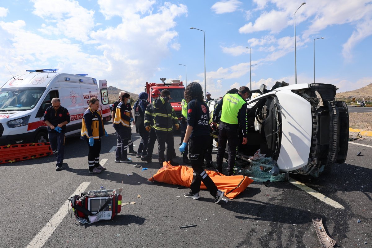 Nevşehir'de kamyonet ile otomobil çarpıştı: 2 ölü, 1 yaralı