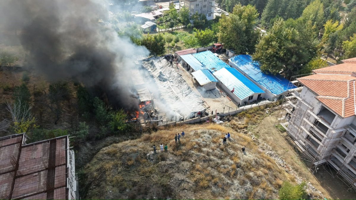 Malatya'da şantiyede işçilerin kaldığı konteyner yandı