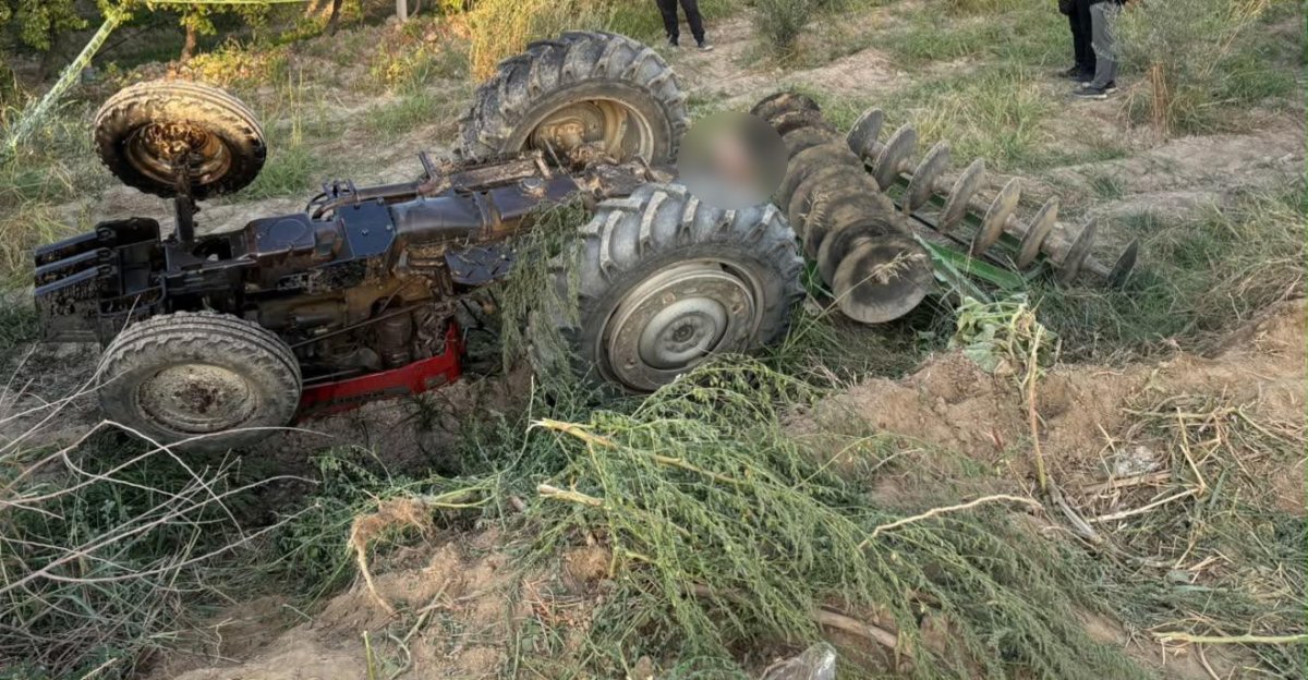 Devrilen traktörünün altında kalan çiftçi hayatını kaybetti
