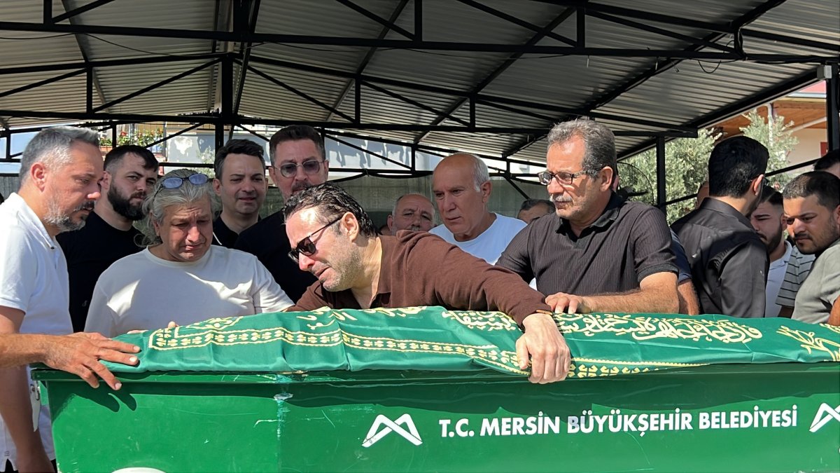Şarkıcı Atilla Taş'ın kızı gözyaşları arasında toprağa verildi
