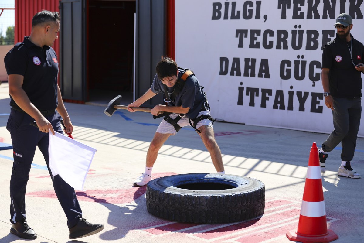 Mersin’de 50 itfaiye eri alımı için 250 aday ter döktü