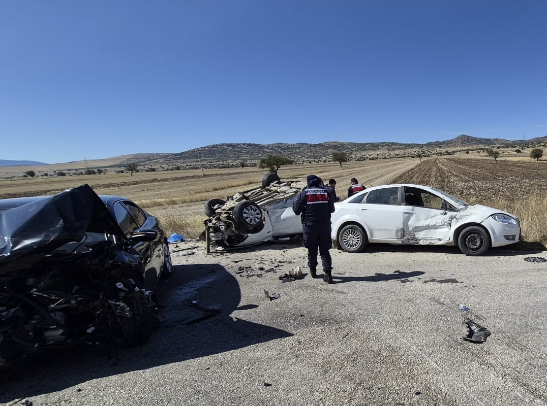 Burdur'daki 3 aracın karıştığı kazada ölü sayısı 2'ye yükseldi