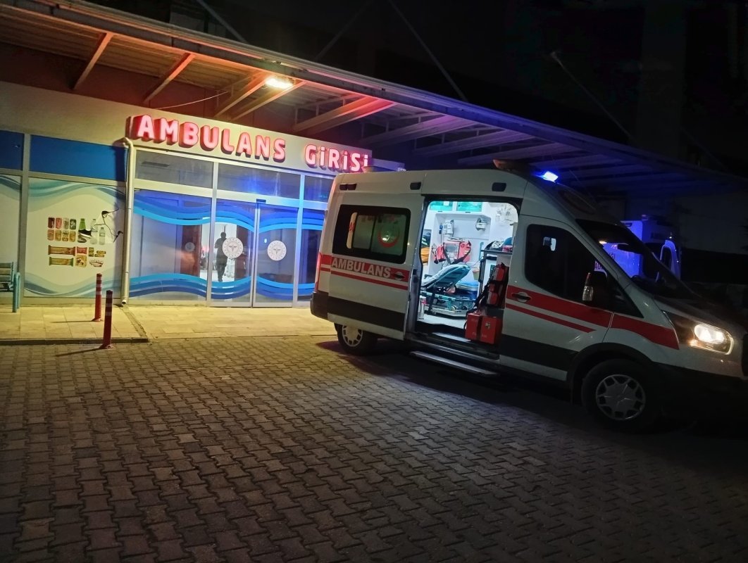Çekici ile otomobil çarpıştı: 3 yaralı