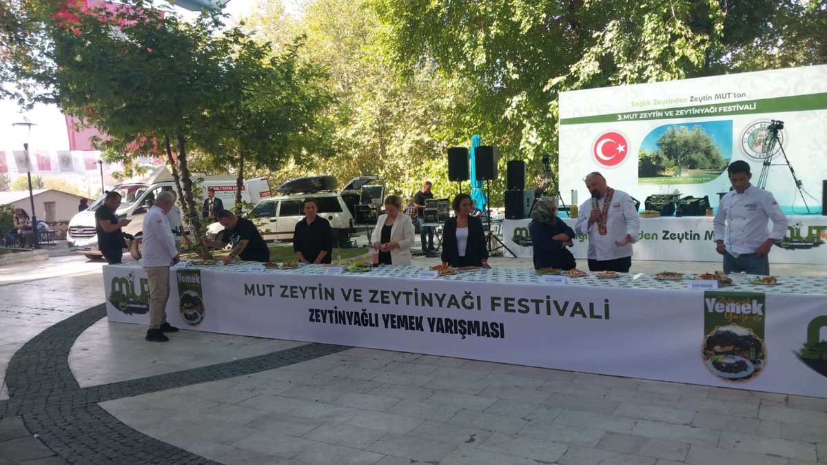Festivalde en iyi zeytinyağlı yemek için yarıştılar