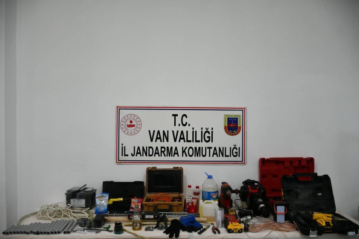 El yapımı patlayıcıyla kaya mezarda define arayanlara suçüstü