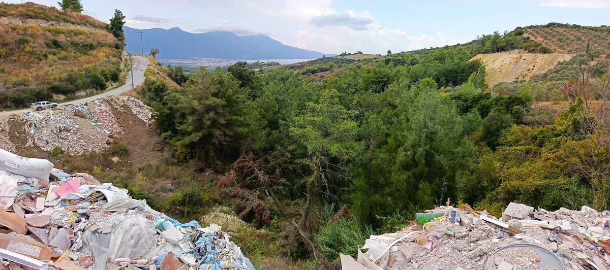 Kuşadası'nda Toskana'yı andıran vadiler atıklarla doluyor