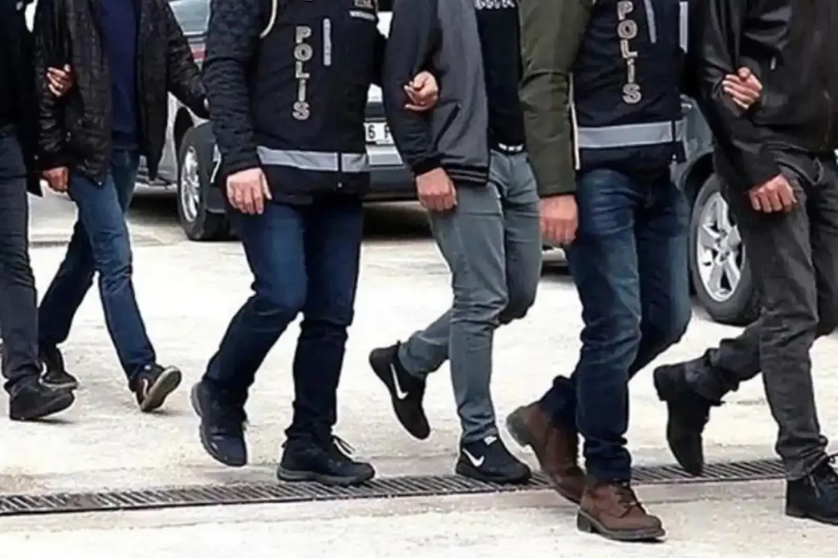Silahlı Fotoğraf Paylaşan 26 Kişiye Gözaltı