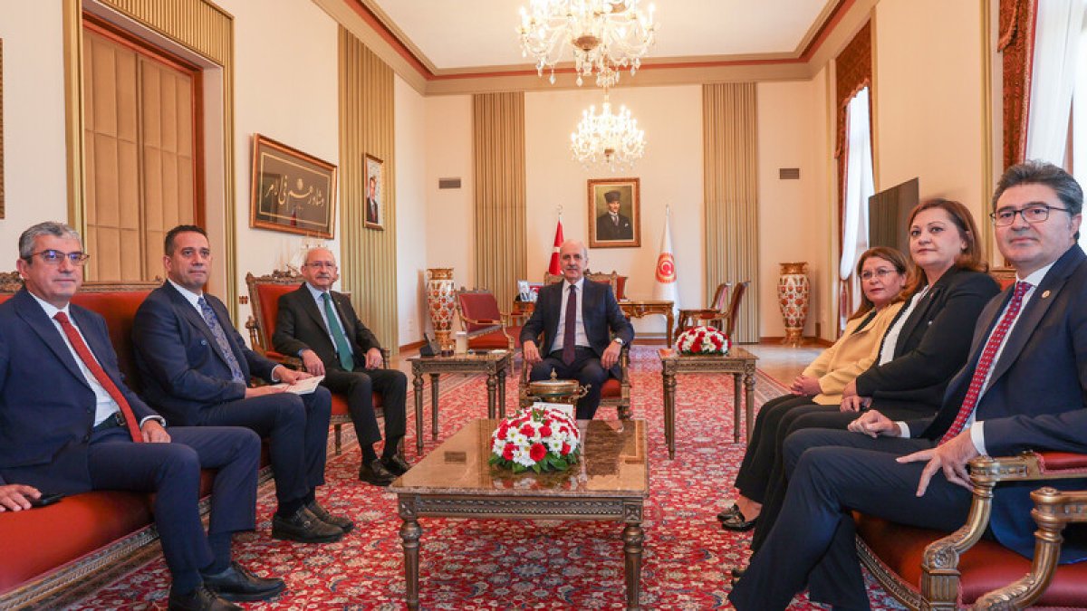 CHP Genel Başkanı Kılıçdaroğlu, Meclis Başkanı Kurtulmuş’u makamında ziyaret etti