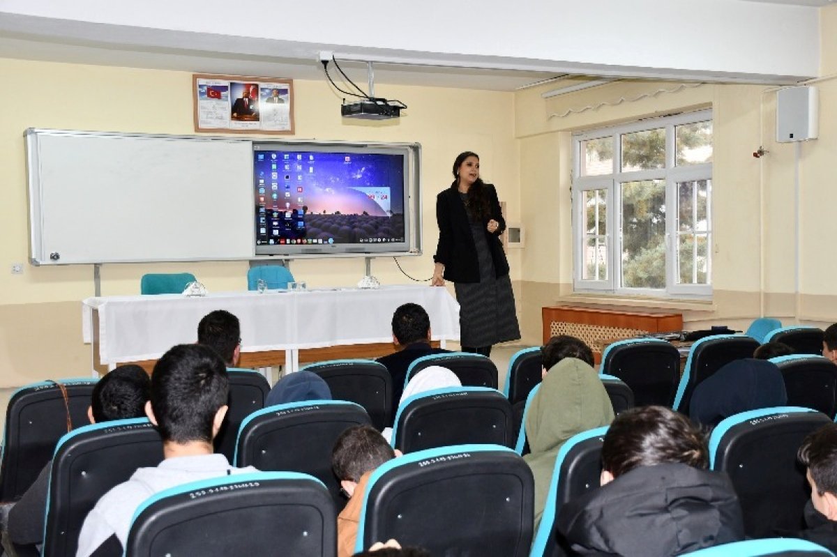 Gülnar Belediyesinden Gençlerin Sınav Yolculuğuna Büyük Destek