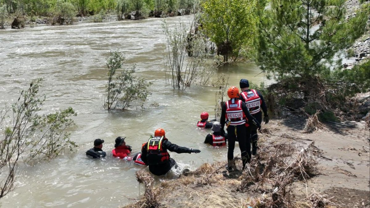 Kelkit Irmağı'nda Kaybolan Genç Kızı Arama Çalışmaları Sürüyor