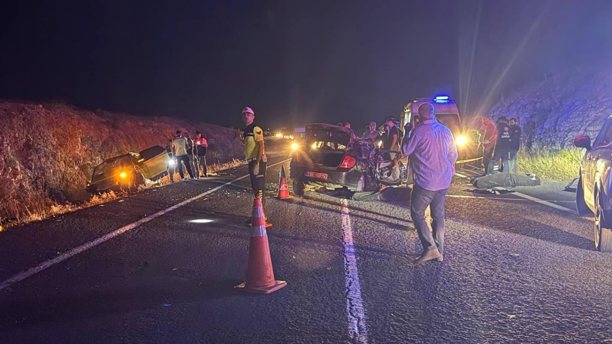 Şanlıurfa'da İki Otomobil Çarpıştı: 2 Ölü